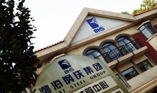 县政府邀女子跳钢管舞