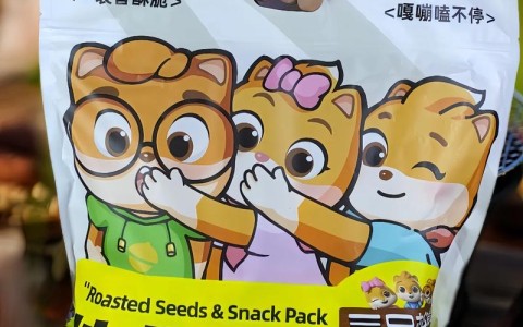 松鼠囤坚果报警（松鼠的坚果被偷了）