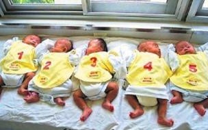 河南郑州怀八胞胎女子仅18岁,这个年纪是生育最佳年龄吗 怀八胞胎女子仅18岁