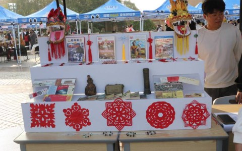 高校奇葩社团展（高校奇葩社团展板图片）