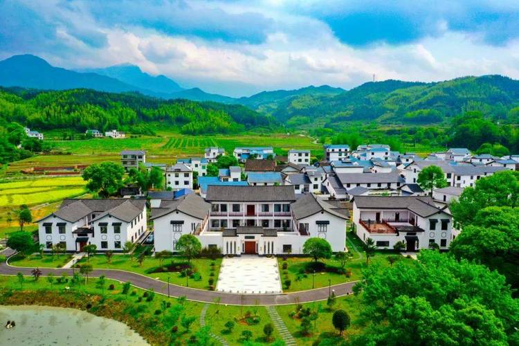 脱贫致富村庄（脱贫致富农村）