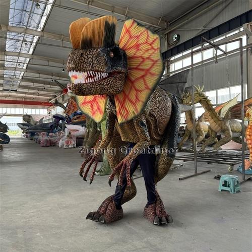 保安大叔恐龙cos巡逻(保安大叔恐龙cos巡逻视频)