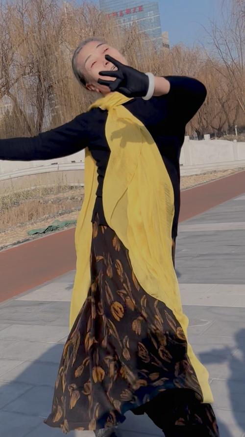 广场舞AI领舞员上岗(跳广场舞领舞的人要具备什么条件)