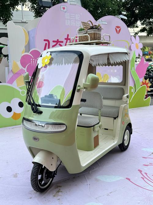 快递车变身移动花房(快递车改造)