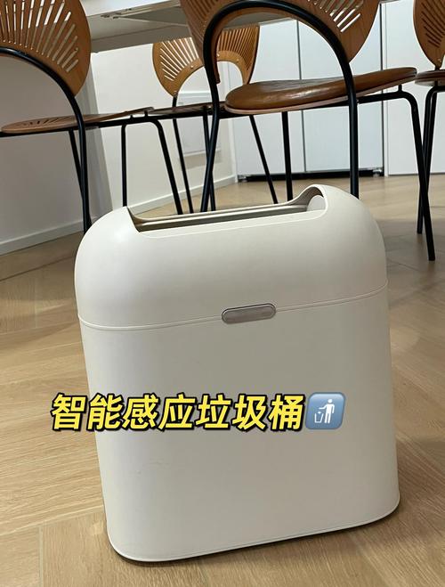 智能垃圾桶会吐槽(智能垃圾桶方便吗)