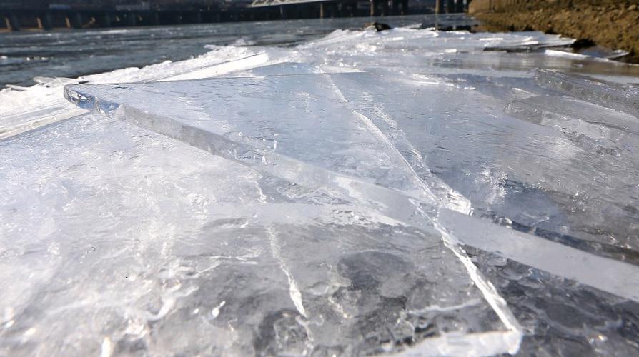 为什么冰是滑的？（冰为什么光滑）