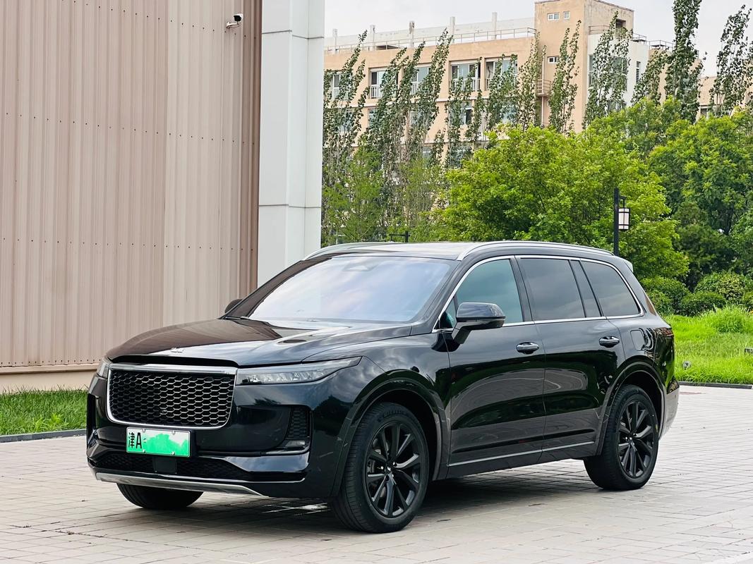 理想one汽车报价及图片（理想汽车2025款最新款价格）