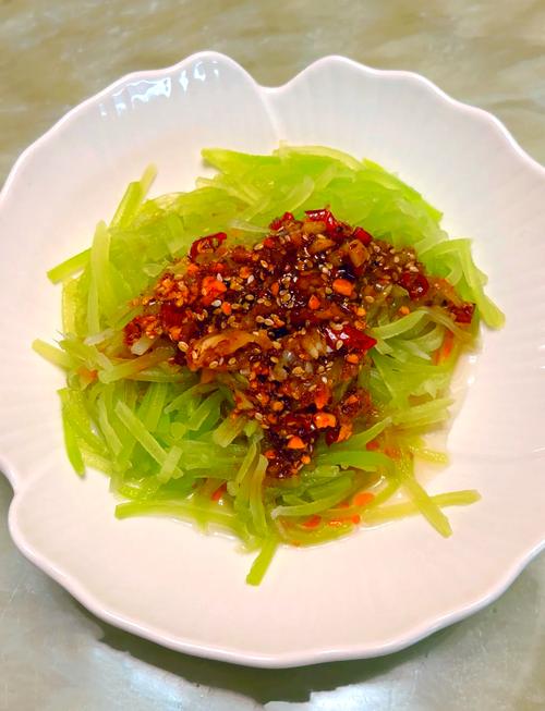 莴笋叶的做法(酒店凉拌莴笋叶的做法)