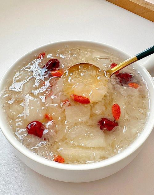 红枣银耳汤的做法(红枣银耳汤的做法?)